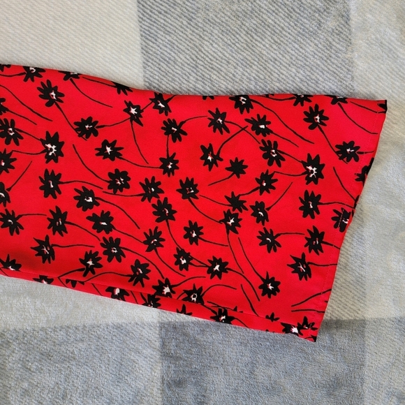 Express Red Black Floral Flare Sleeve Cropped Banded Tie Front Blouse Small - Picture 5 of 9